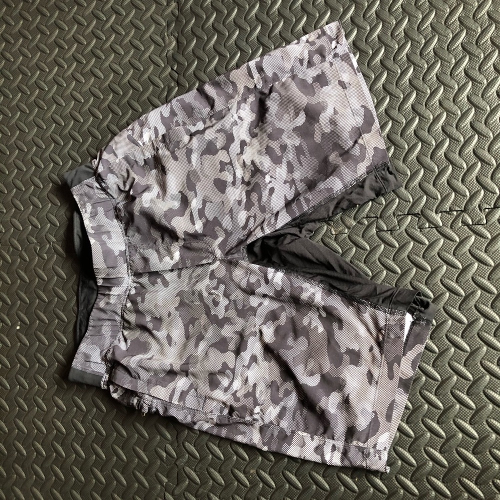 Lululemon Small Men's Camo Shorts